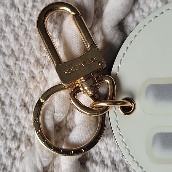 Louis Vuitton White Vernis Nail Polish Keychain Holder - Picture 4 of 6